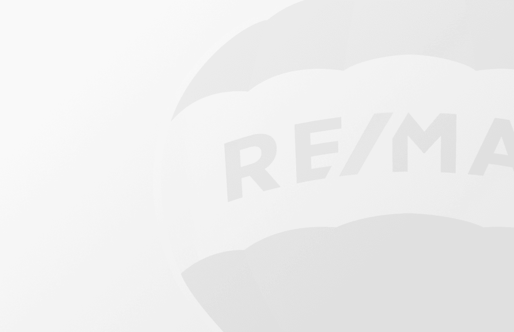 RE/MAX - background